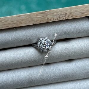 Hexagonal Halo Ring | size 5